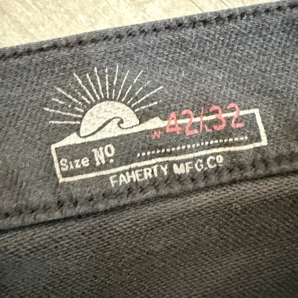 Faherty Men’s black Straight Leg Jeans - Picture 2 of 2